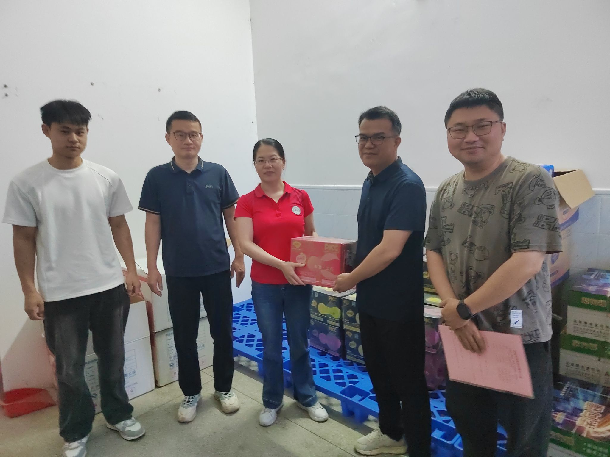 科技送肥进洪冠 科学施肥助雪梨  —— 农村科技特派员赴洪冠镇赠送专用肥料并开展...