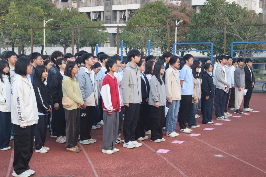 化工与材料学院举行升旗仪式