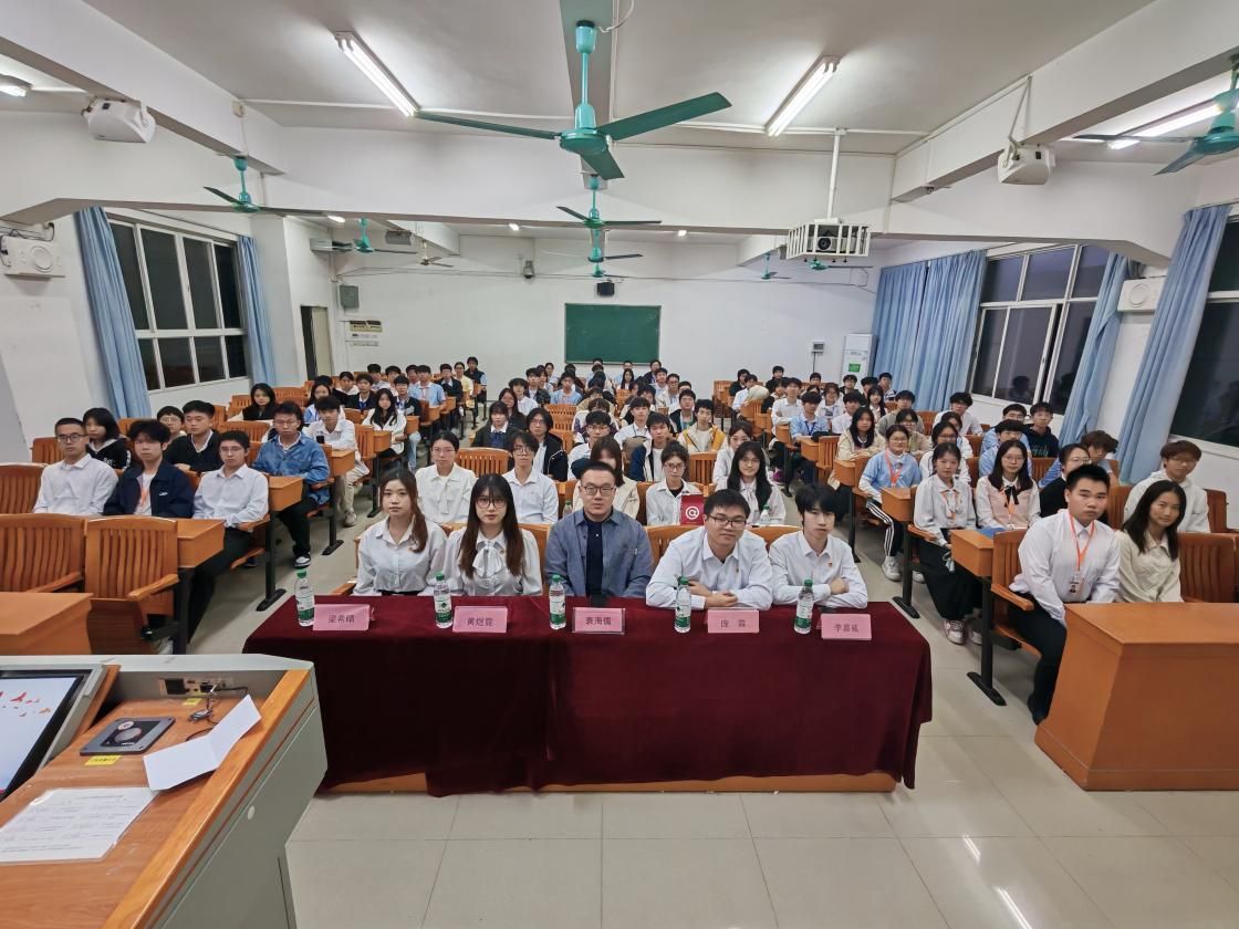 化工与材料学院召开2025-2026学年第一次团委、学生会、新闻中心例会