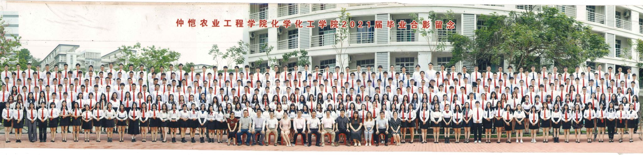 学院历届本科毕业校友合照展示（2021年-2025年毕业）